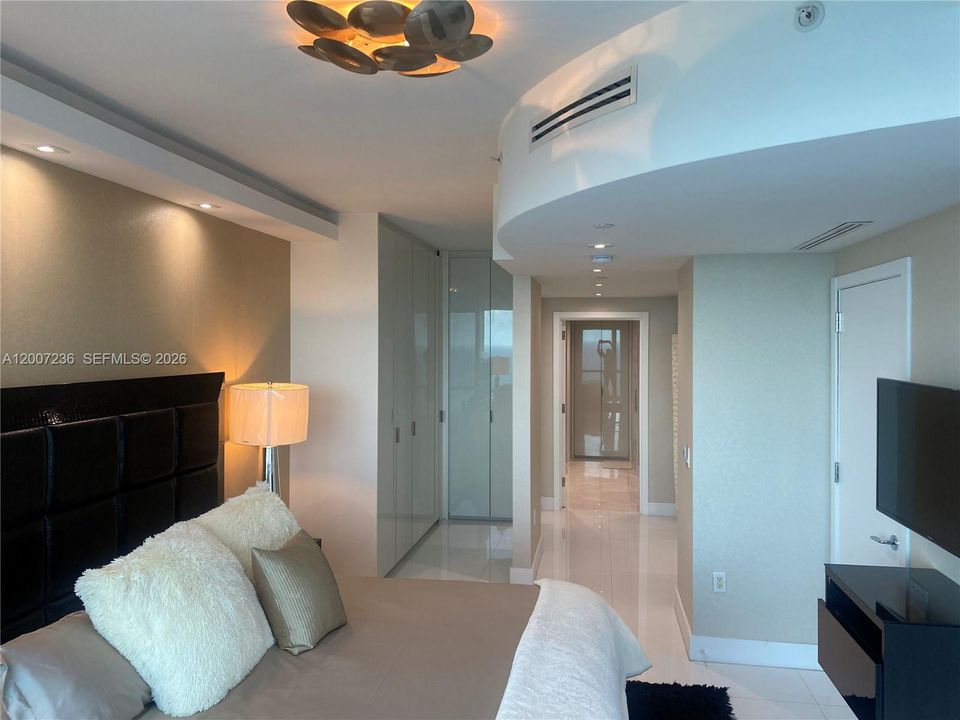 Active With Contract: $12,500 (2 beds, 3 baths, 1487 Square Feet)