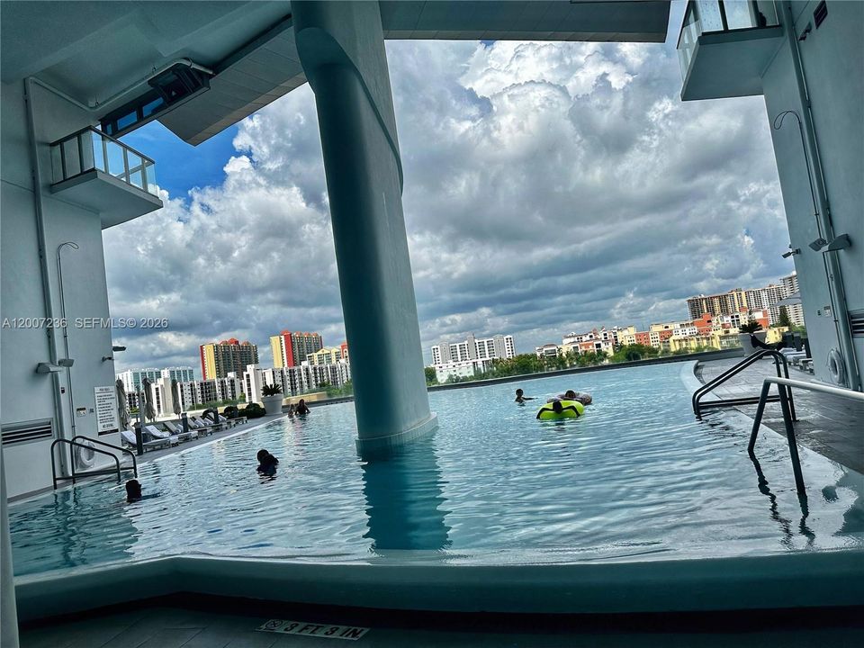 Active With Contract: $12,500 (2 beds, 3 baths, 1487 Square Feet)