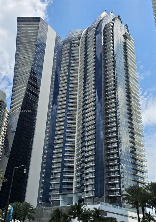 Active With Contract: $12,500 (2 beds, 3 baths, 1487 Square Feet)