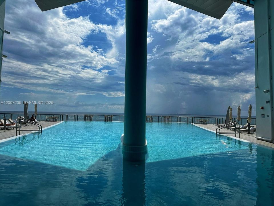 Active With Contract: $12,500 (2 beds, 3 baths, 1487 Square Feet)