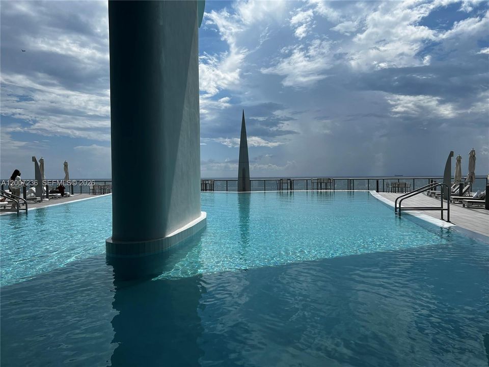 Active With Contract: $12,500 (2 beds, 3 baths, 1487 Square Feet)