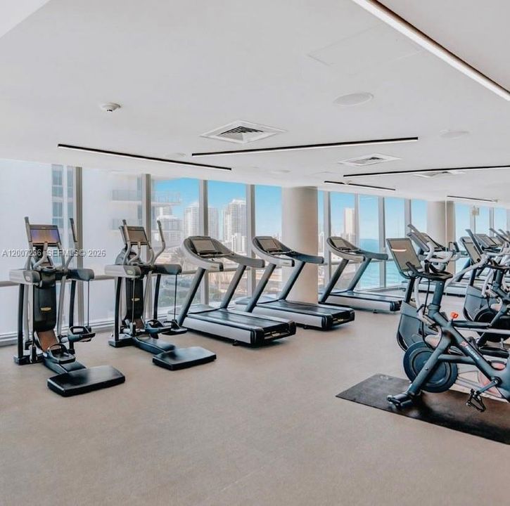 Active With Contract: $12,500 (2 beds, 3 baths, 1487 Square Feet)