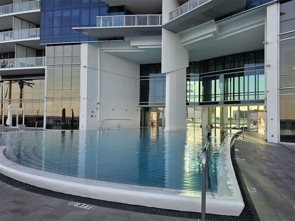 Active With Contract: $12,500 (2 beds, 3 baths, 1487 Square Feet)