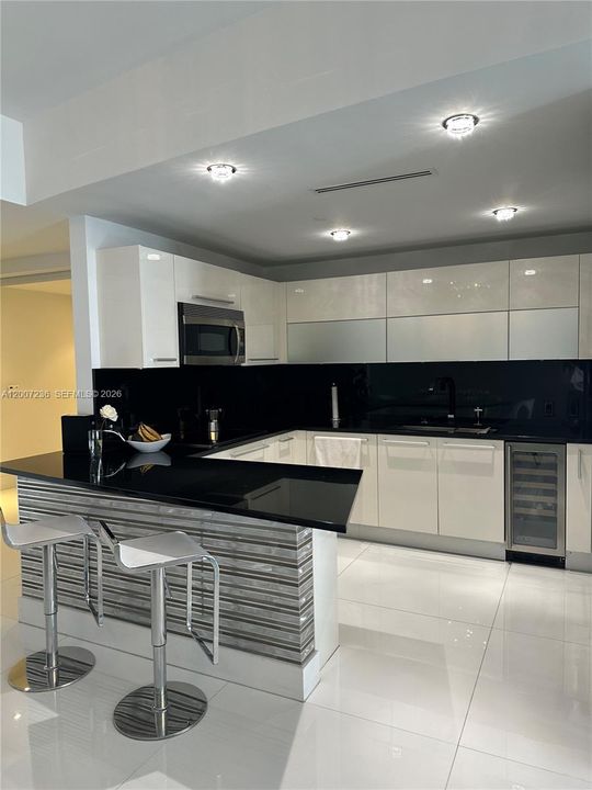 Active With Contract: $12,500 (2 beds, 3 baths, 1487 Square Feet)