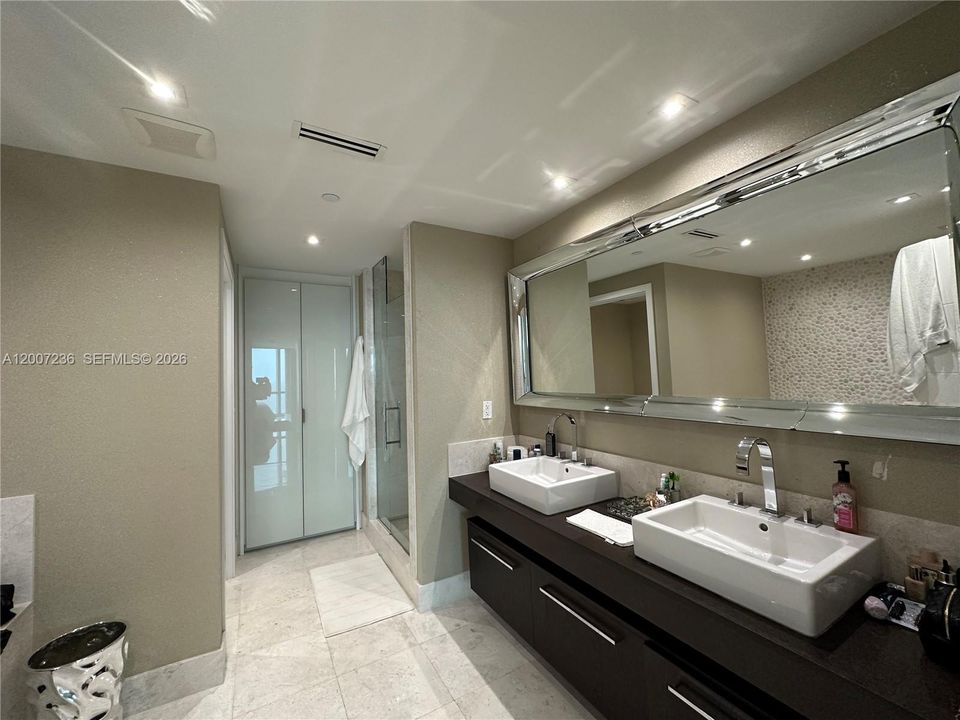 Active With Contract: $12,500 (2 beds, 3 baths, 1487 Square Feet)