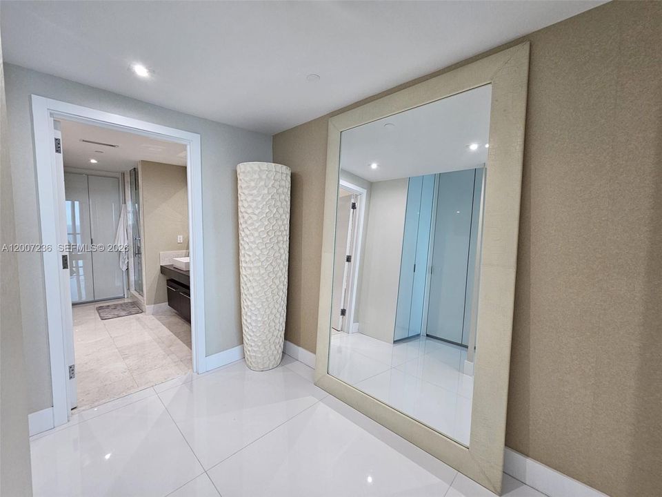 Active With Contract: $12,500 (2 beds, 3 baths, 1487 Square Feet)