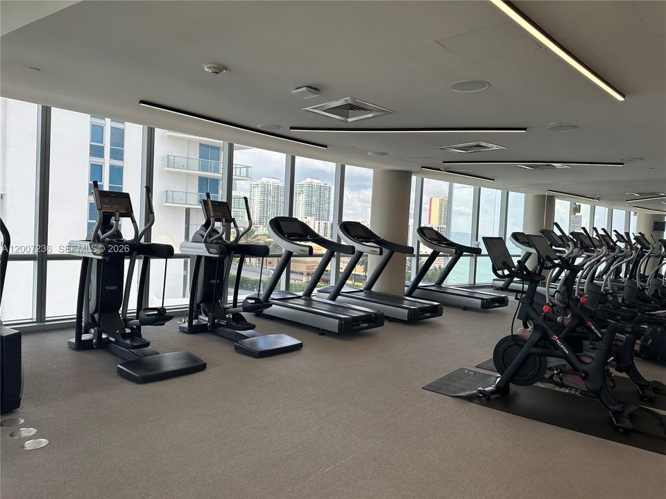 Active With Contract: $12,500 (2 beds, 3 baths, 1487 Square Feet)