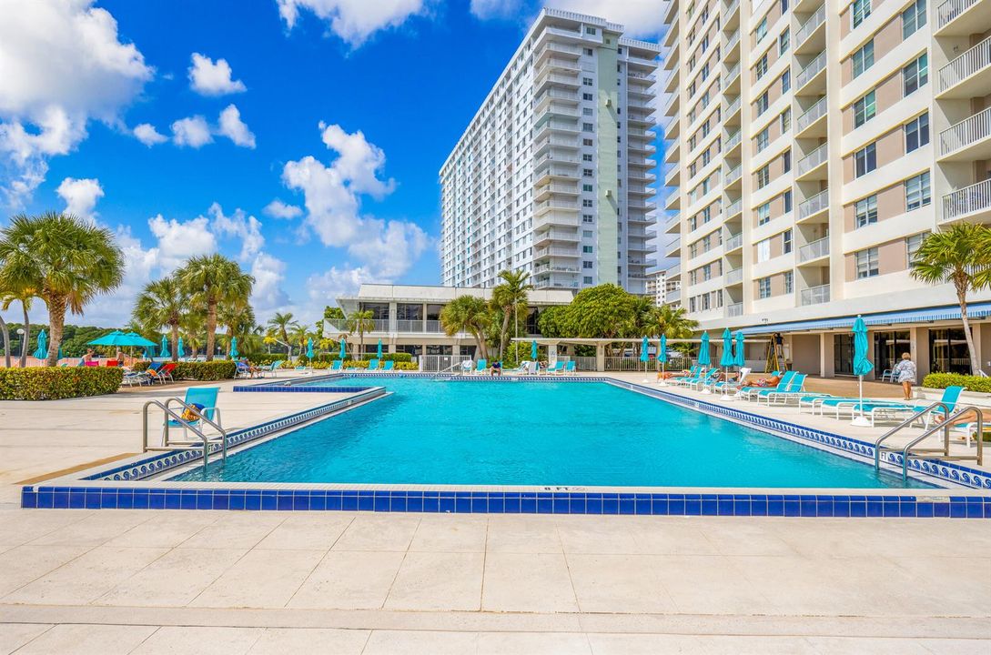 300 Bayview Dr-Sunny Isles Beach-Alina u