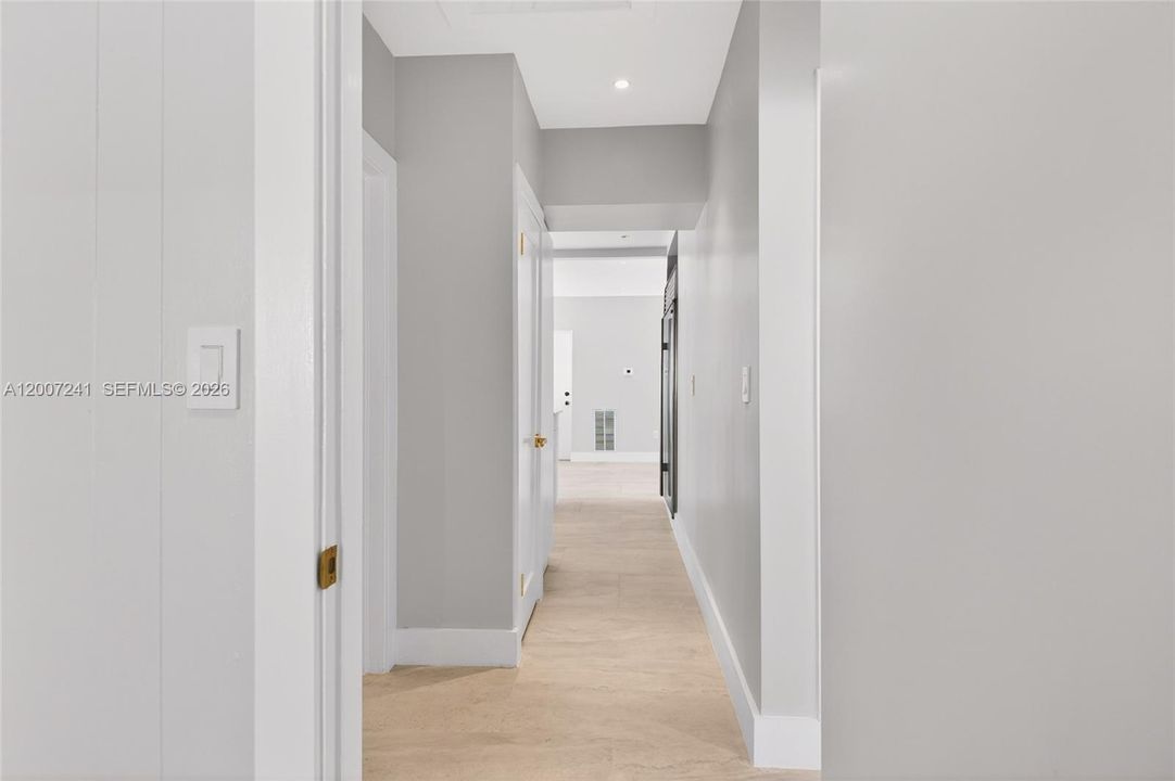 Под контрактом: $7,700 (4 спален, 2 ванн, 1635 Квадратных фут)