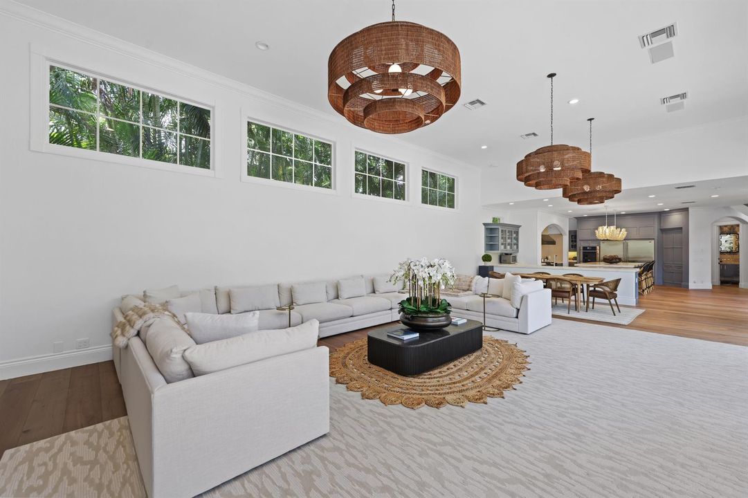 1019 Grand Court - 36.jpg-FULL