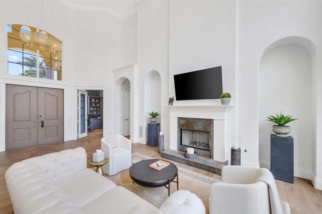 1019 Grand Court - 12.jpg-FULL