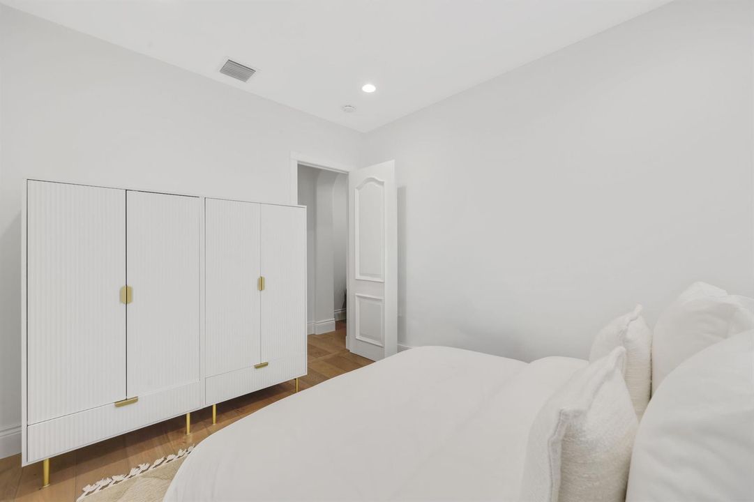 1019 Grand Court - 54.jpg-FULL