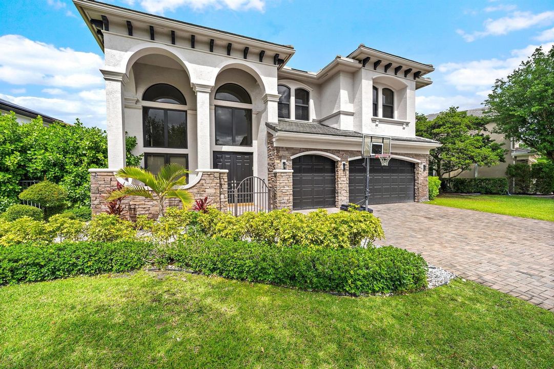 Elegant Front Elevation