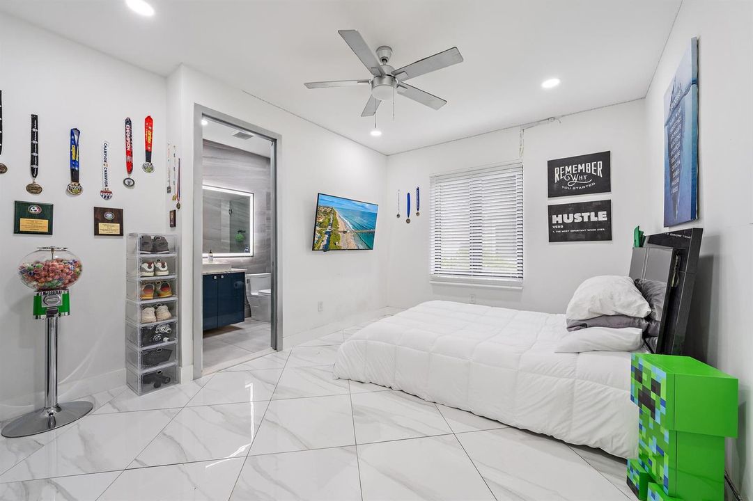 Light-Filled Suite