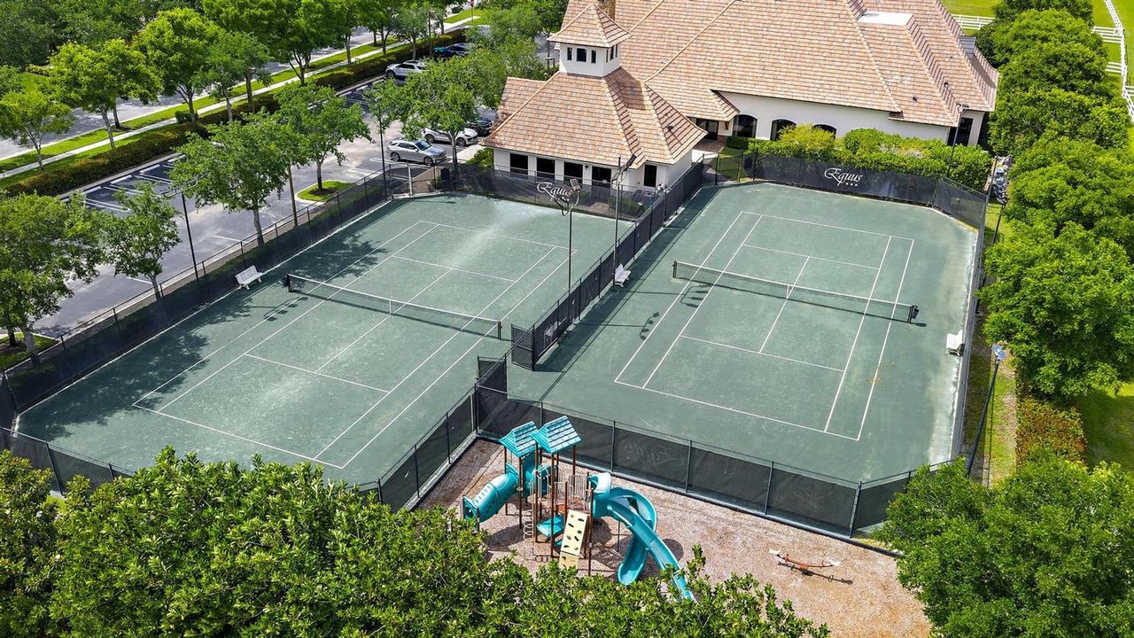 Private Tennis Amenities