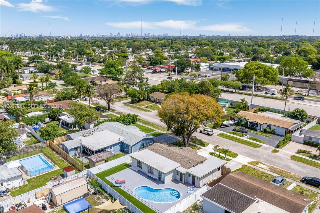 En Renta: $8,500 (4 camas, 3 baños, 1804 Pies cuadrados)