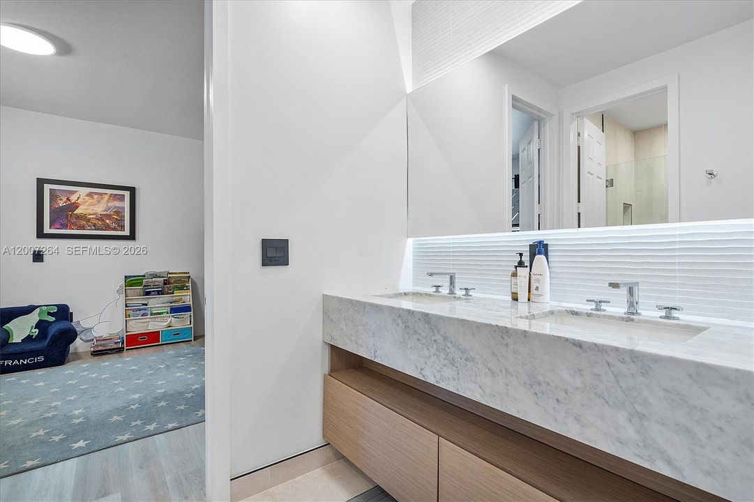 For Rent: $7,999 (4 beds, 4 baths, 3128 Square Feet)