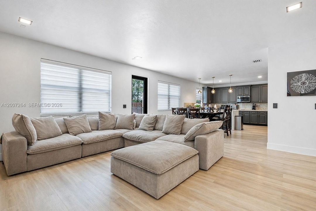 For Rent: $7,999 (4 beds, 4 baths, 3128 Square Feet)
