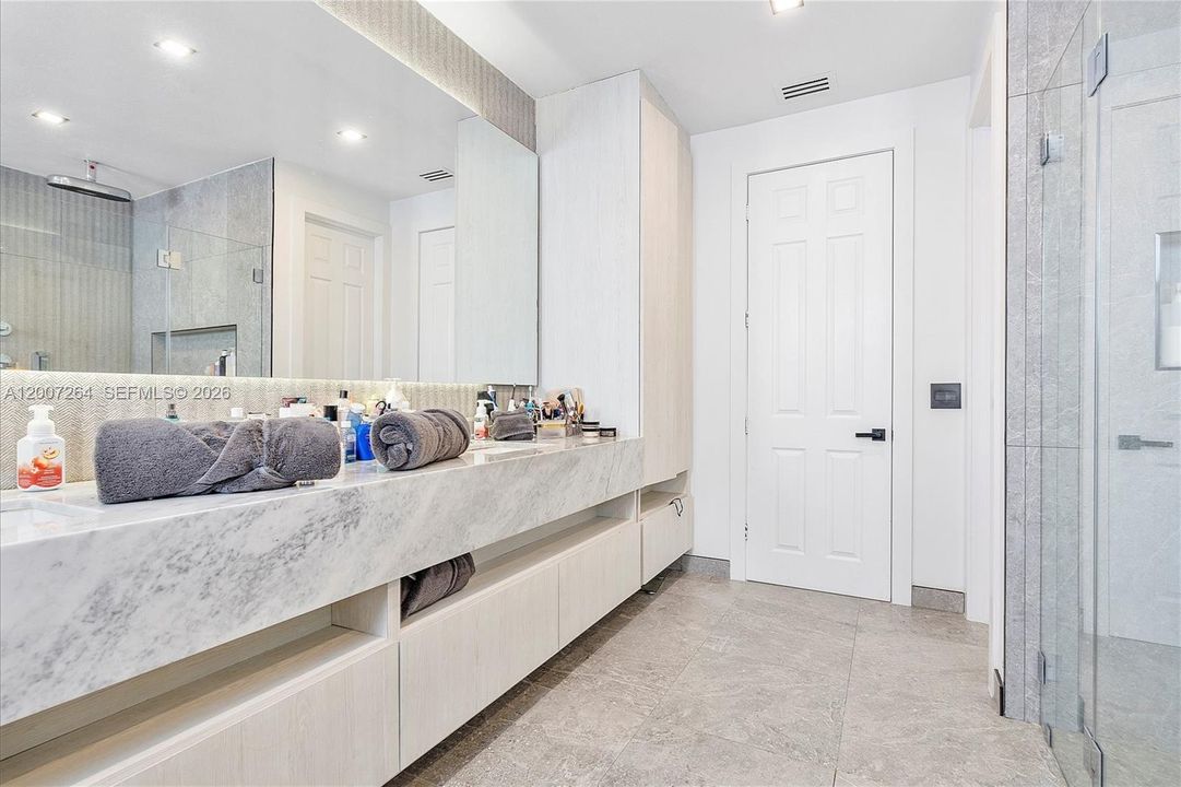 For Rent: $7,999 (4 beds, 4 baths, 3128 Square Feet)