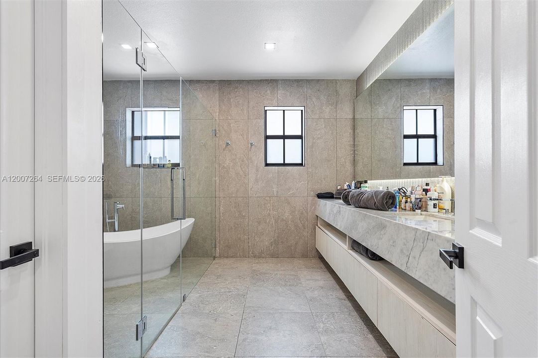For Rent: $7,999 (4 beds, 4 baths, 3128 Square Feet)