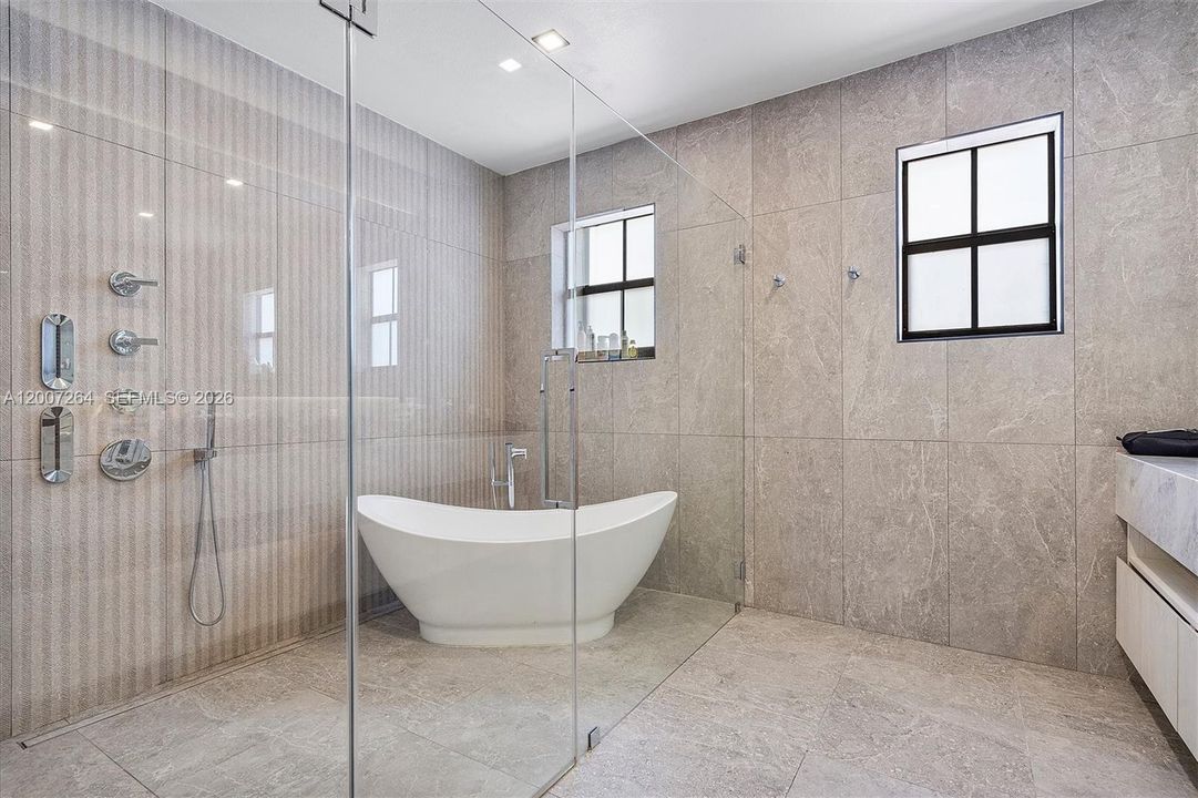 For Rent: $7,999 (4 beds, 4 baths, 3128 Square Feet)