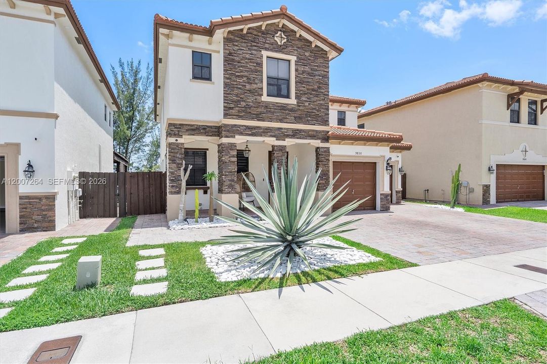 For Rent: $7,999 (4 beds, 4 baths, 3128 Square Feet)
