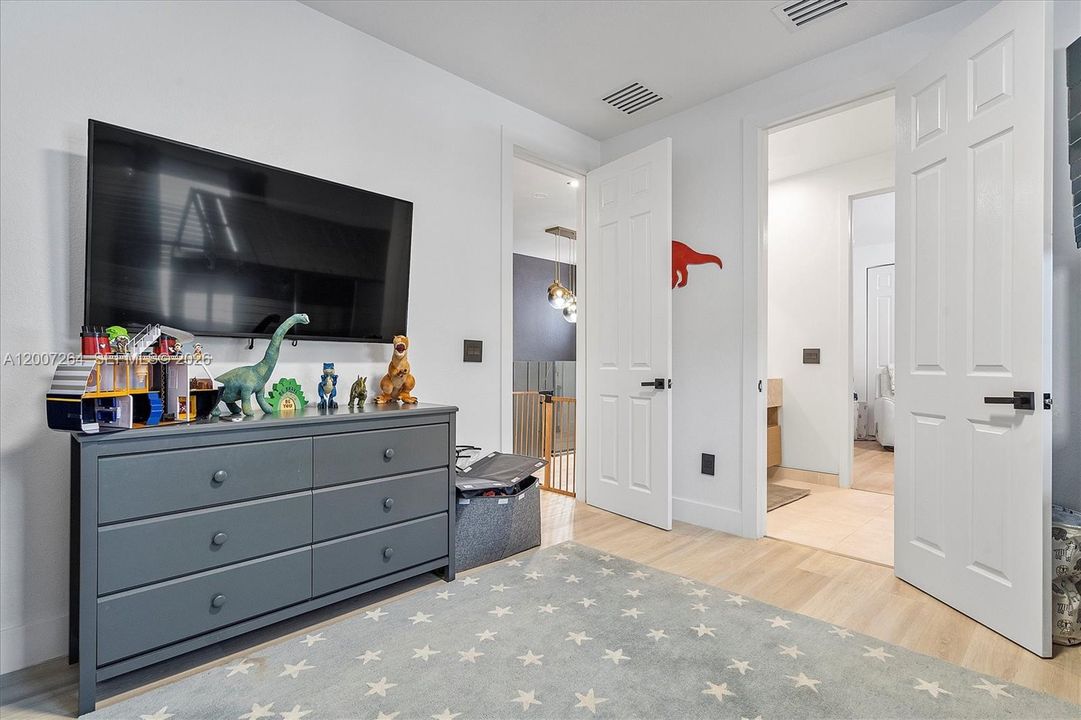 For Rent: $7,999 (4 beds, 4 baths, 3128 Square Feet)