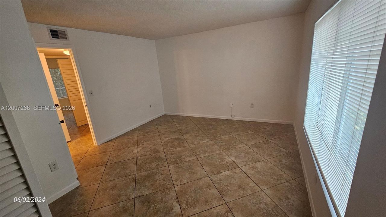 For Rent: $1,750 (1 beds, 1 baths, 768 Square Feet)
