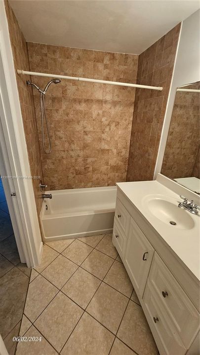 For Rent: $1,750 (1 beds, 1 baths, 768 Square Feet)