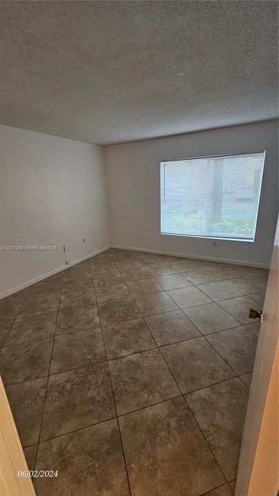 For Rent: $1,750 (1 beds, 1 baths, 768 Square Feet)