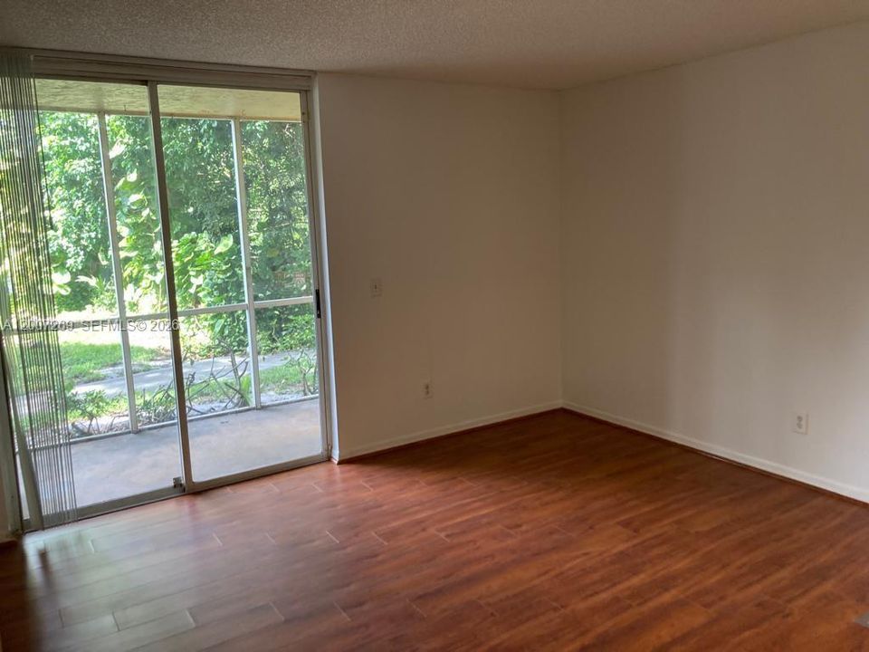 На продажу: $149,000 (1 спален, 1 ванн, 633 Квадратных фут)