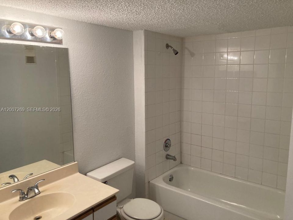 На продажу: $149,000 (1 спален, 1 ванн, 633 Квадратных фут)