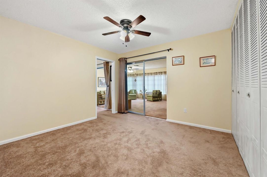 17 Bedroom 02