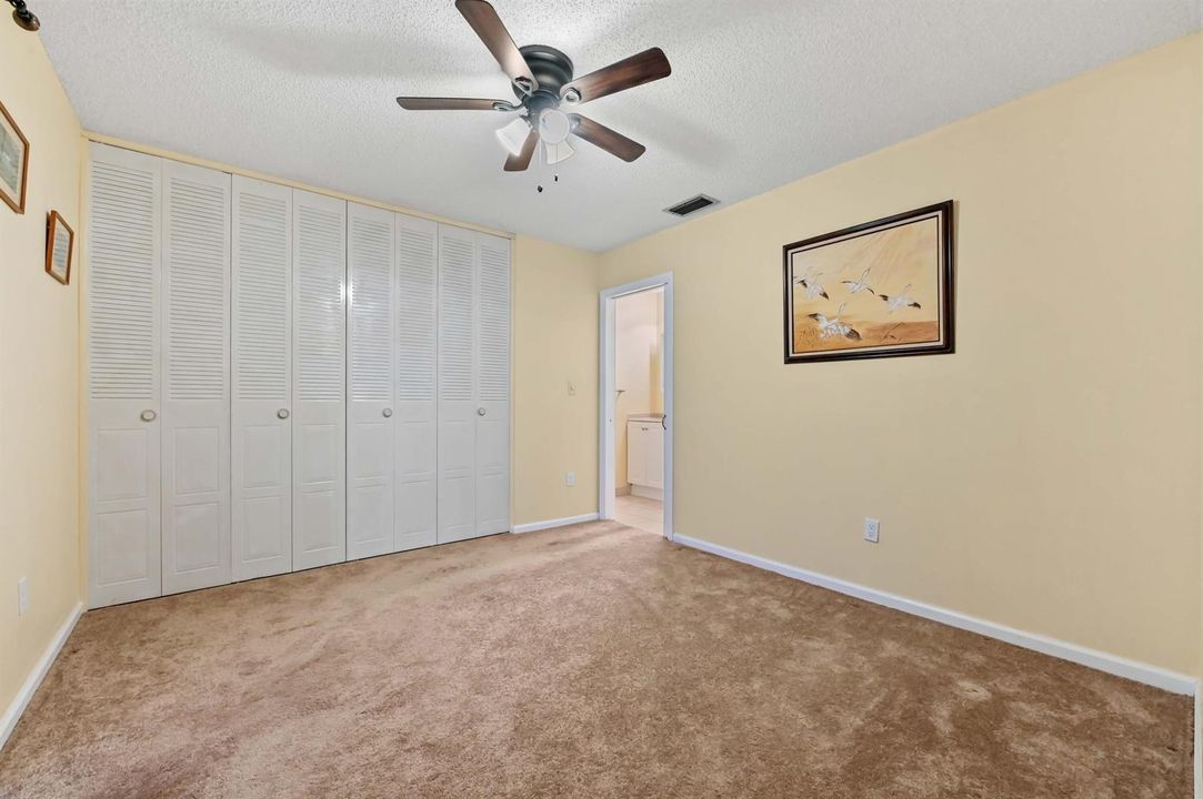 16 Bedroom 01
