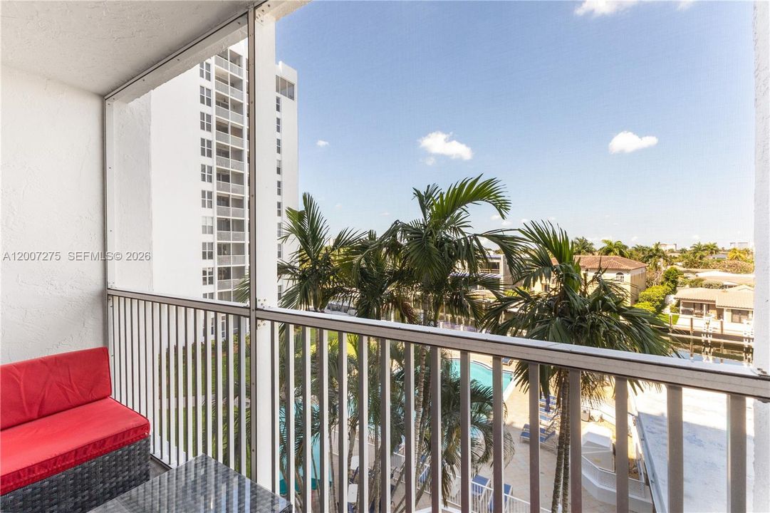 待售: $400,000 (2 贝兹, 2 浴室, 864 平方英尺)