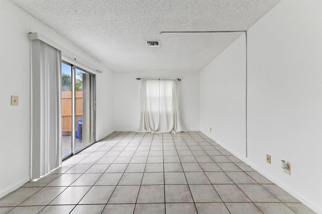 06 living room 01