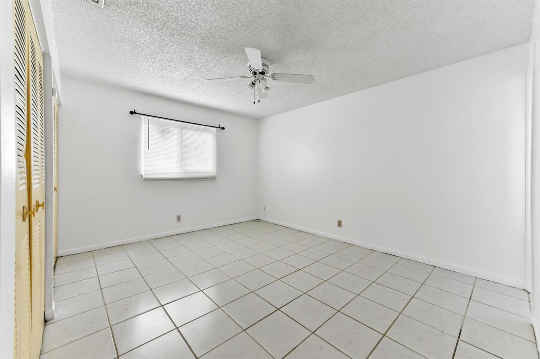 19 bedroom 01