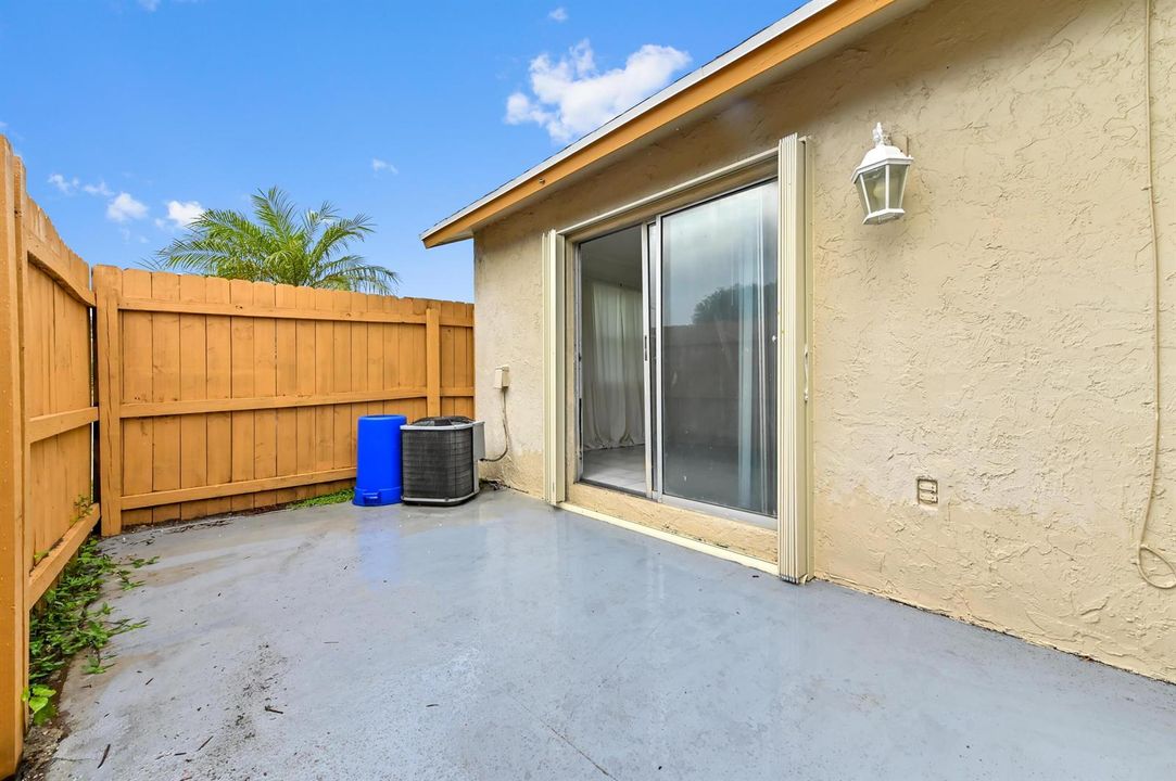 22 patio 02