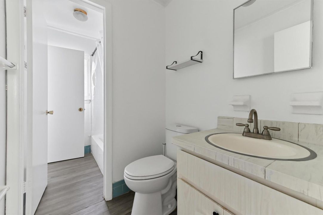 16 bathroom 01