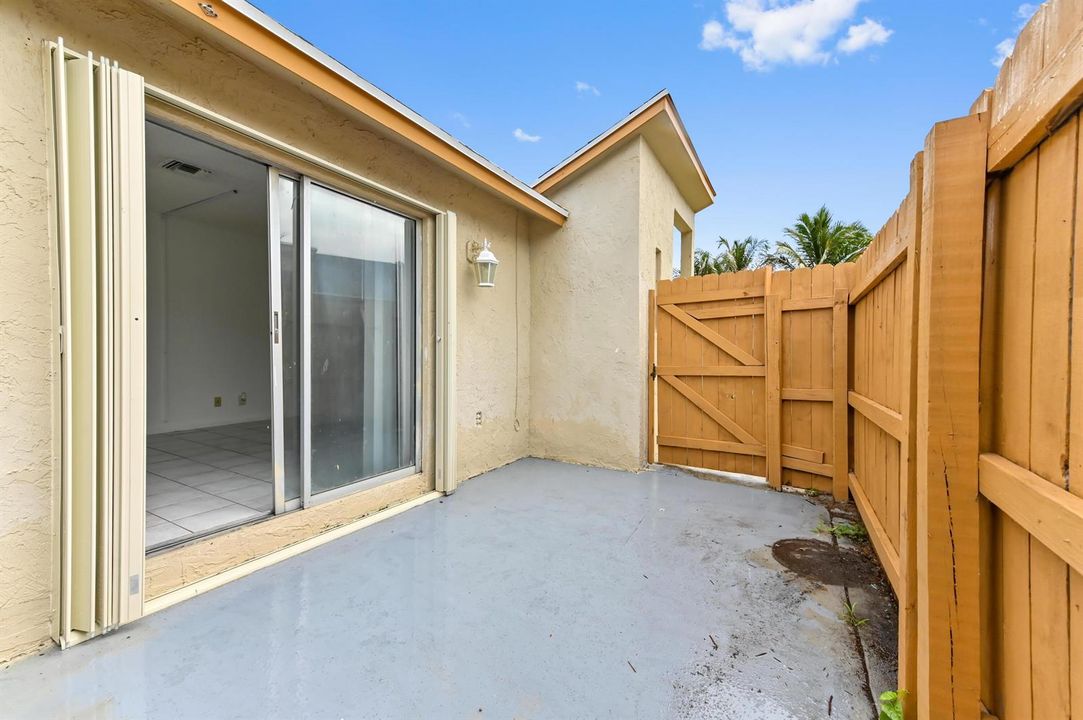 23 patio 03