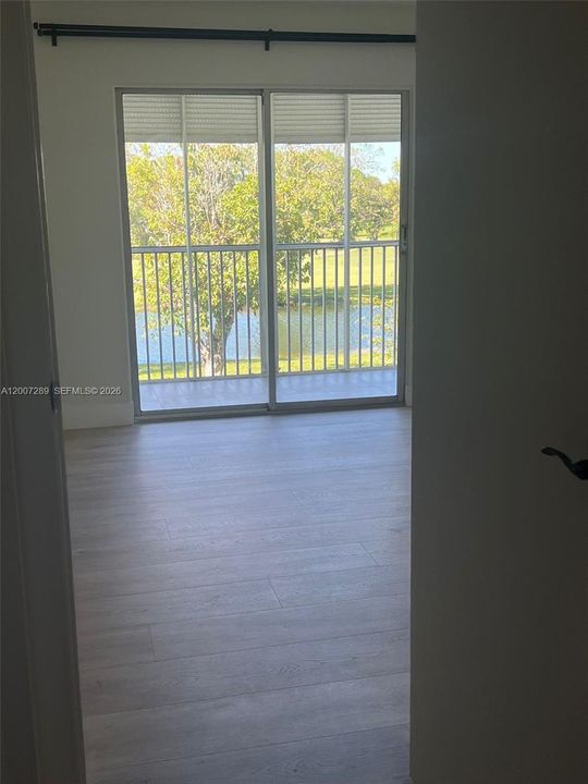 For Sale: $155,000 (1 beds, 1 baths, 811 Square Feet)