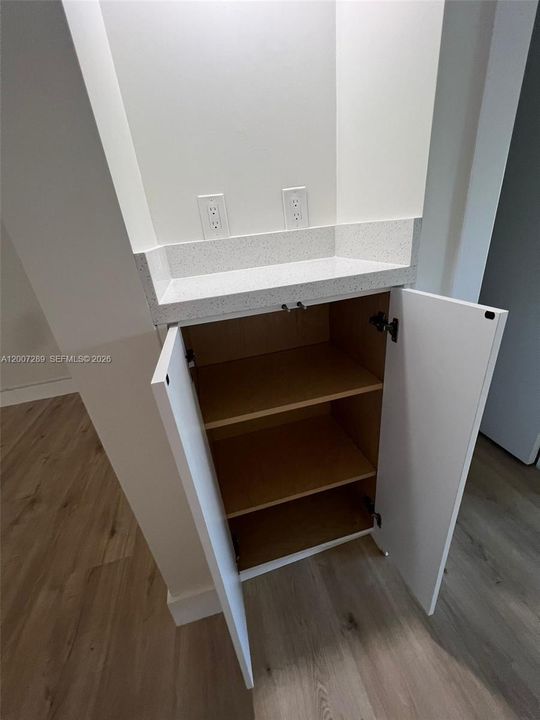 For Sale: $155,000 (1 beds, 1 baths, 811 Square Feet)