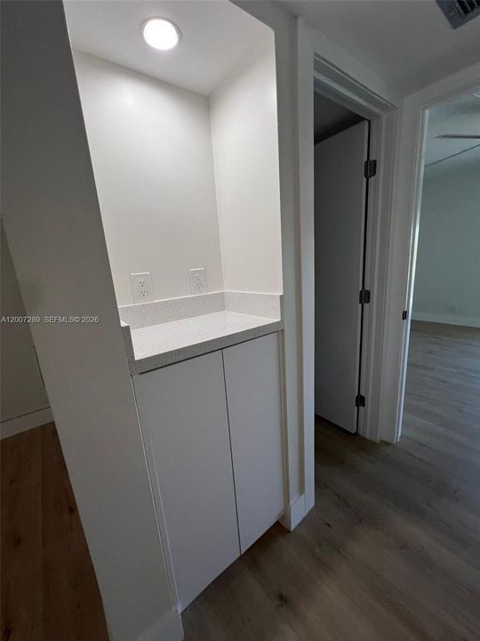 For Sale: $155,000 (1 beds, 1 baths, 811 Square Feet)