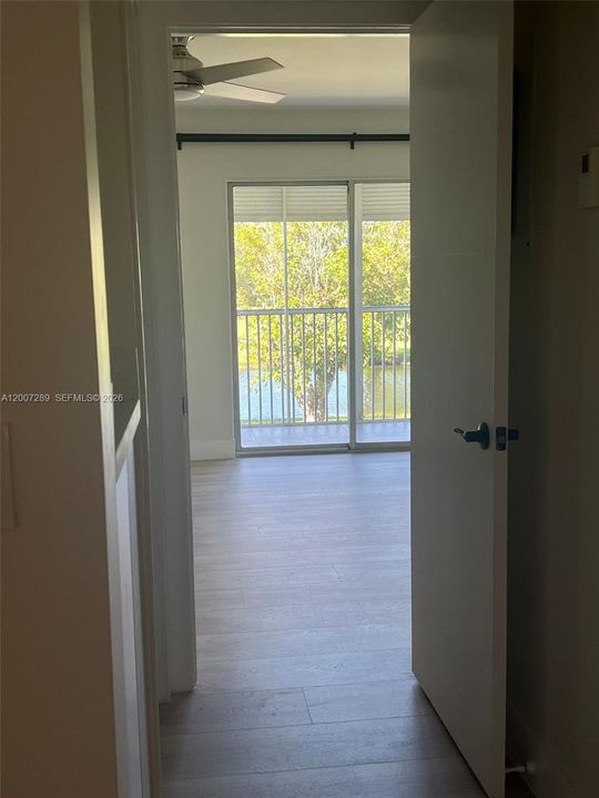 For Sale: $155,000 (1 beds, 1 baths, 811 Square Feet)