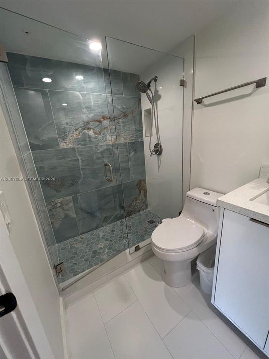 For Sale: $155,000 (1 beds, 1 baths, 811 Square Feet)