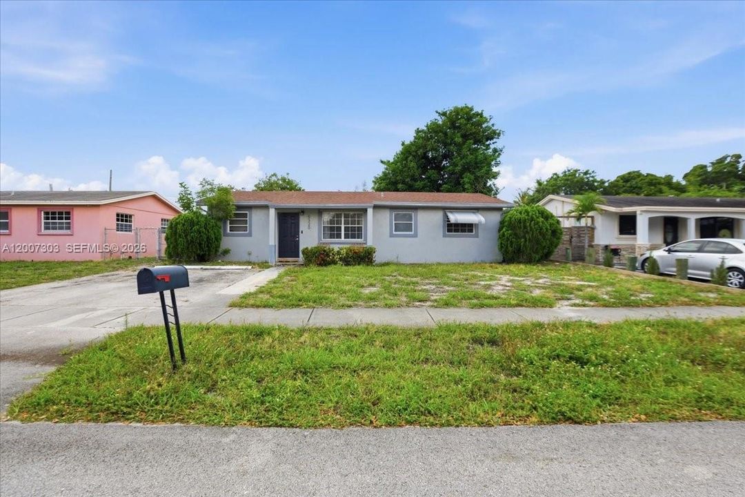 Active With Contract: $299,900 (3 beds, 2 baths, 1206 Square Feet)