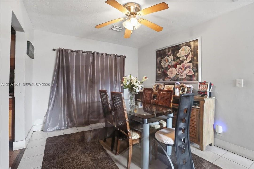 Active With Contract: $299,900 (3 beds, 2 baths, 1206 Square Feet)