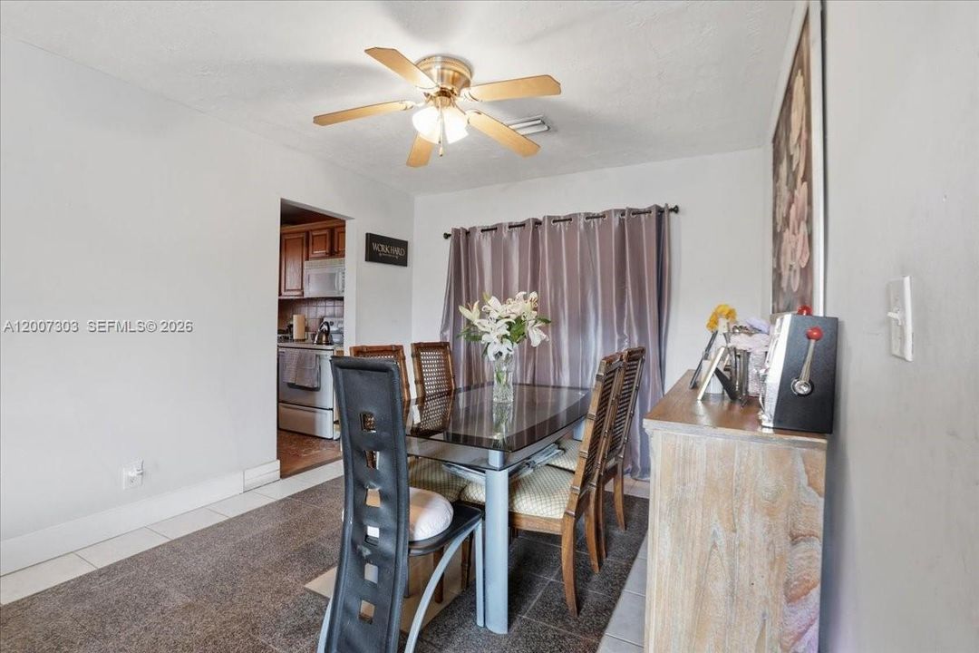 Active With Contract: $299,900 (3 beds, 2 baths, 1206 Square Feet)