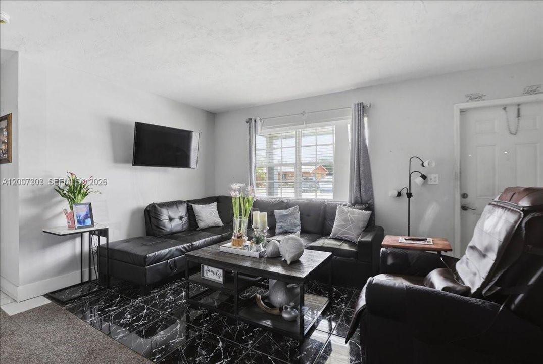Active With Contract: $299,900 (3 beds, 2 baths, 1206 Square Feet)