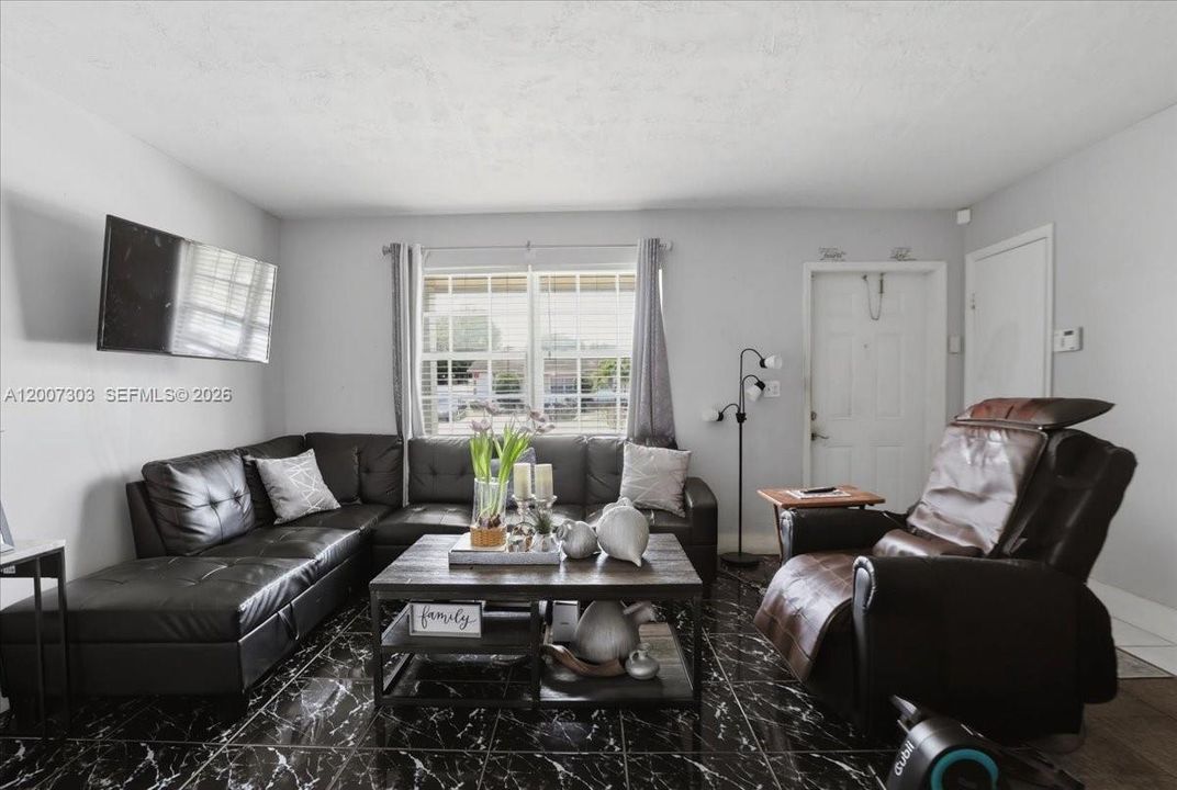 Active With Contract: $299,900 (3 beds, 2 baths, 1206 Square Feet)